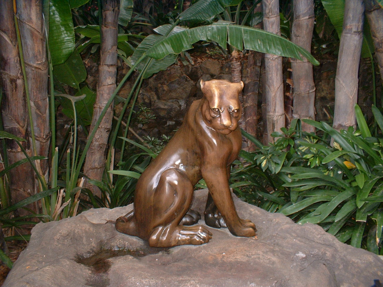 Leopard statue at Loro Parque, 21 May 2004
