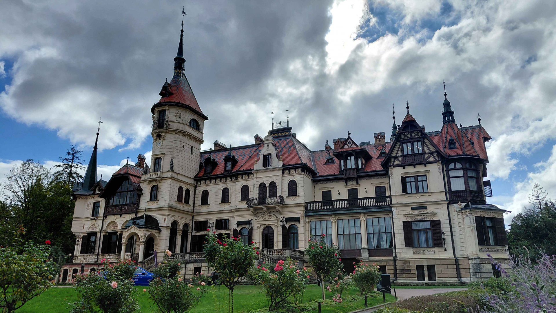 Lešná chateau