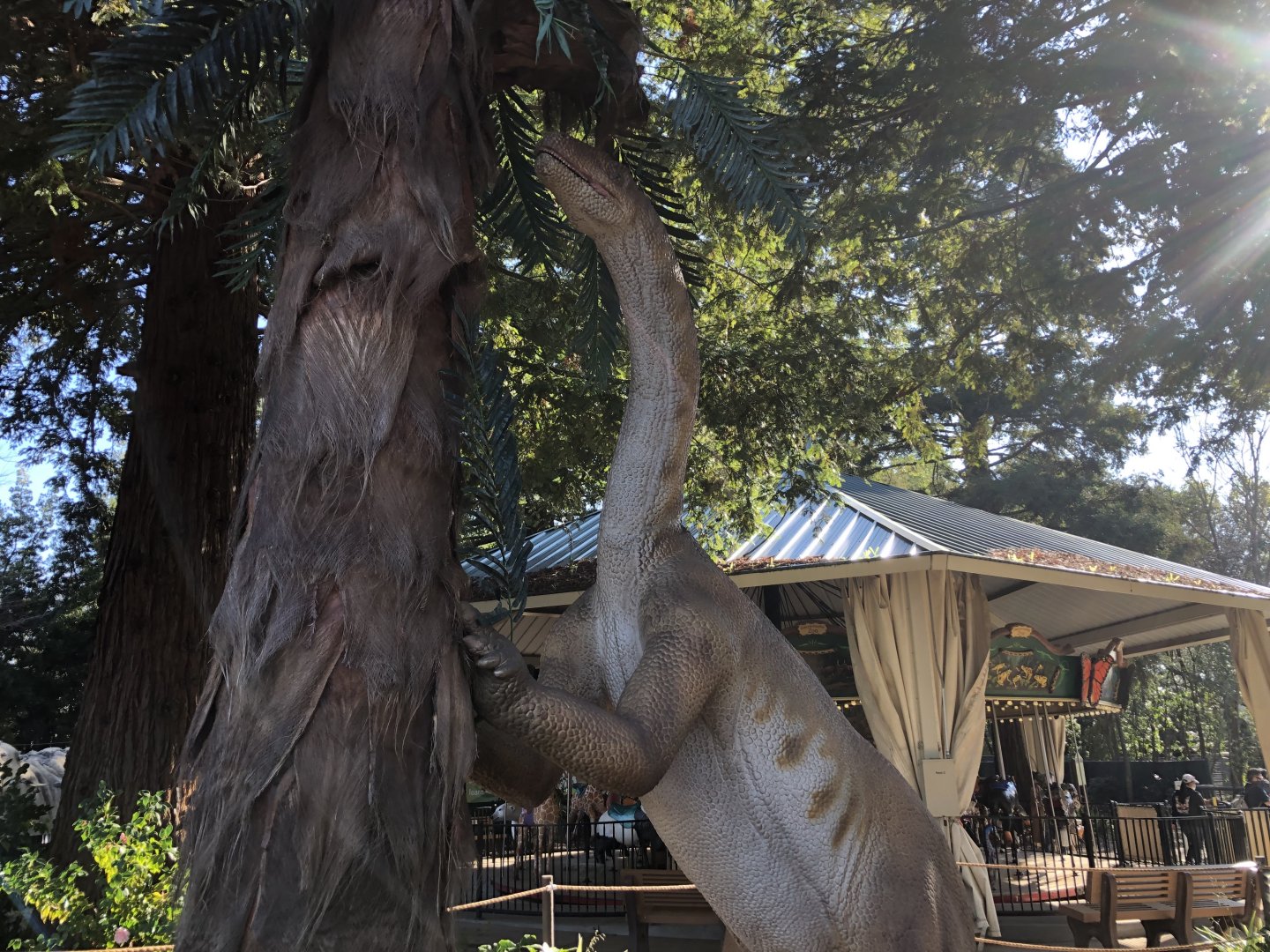 Lessemsaurus animatronic (new & temporary)