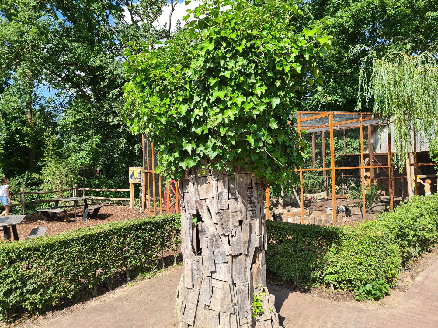 Limburg farm - Creative tree sculpture