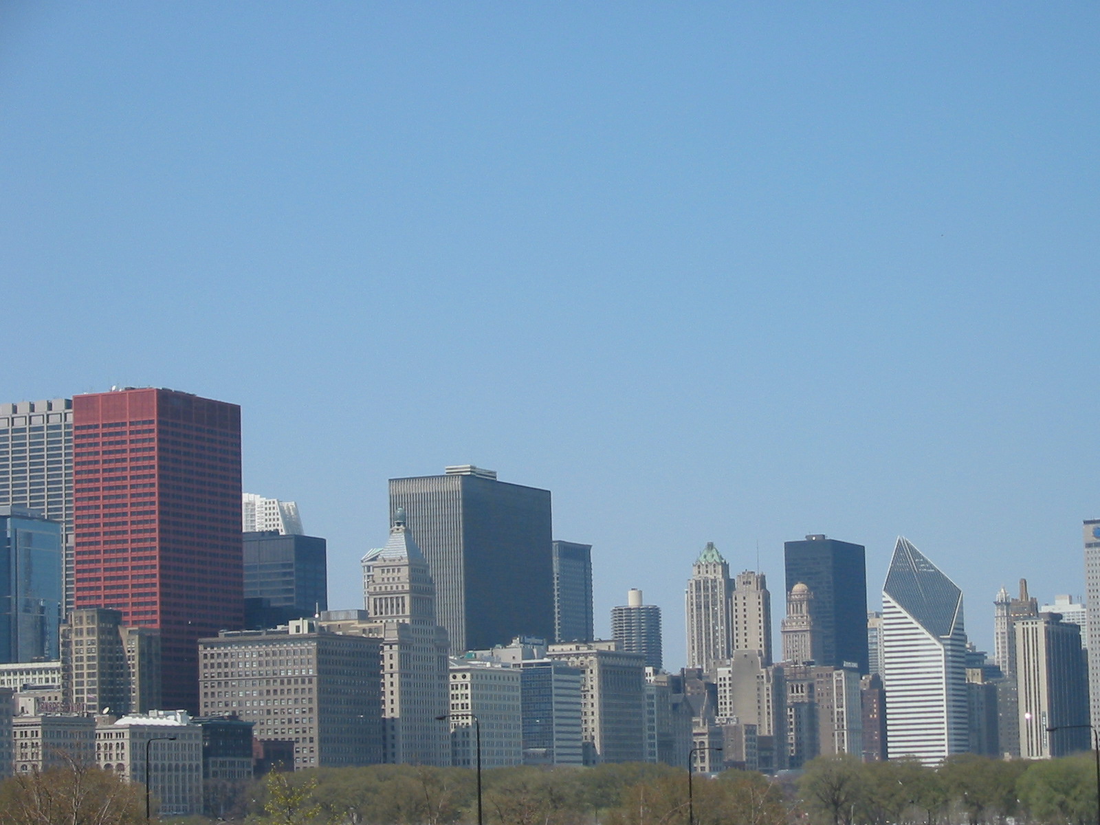 Lincoln Park Zoo 2003 - View to the skyscrapers of downtown Chicago from Li