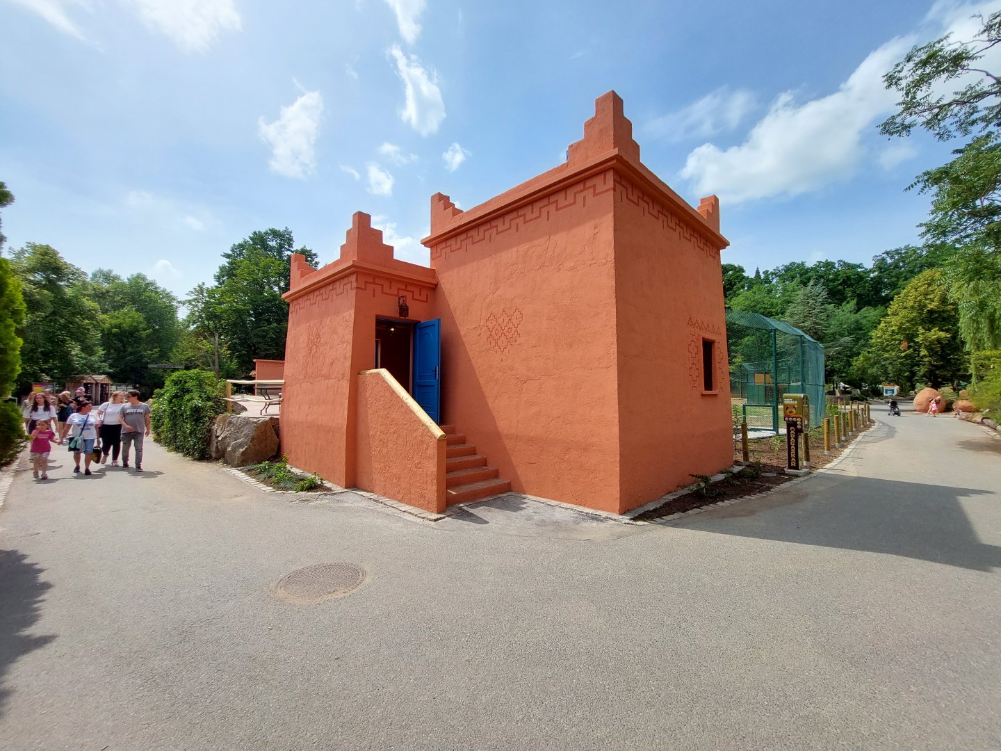 Lion exhibit reconstruction - architecture