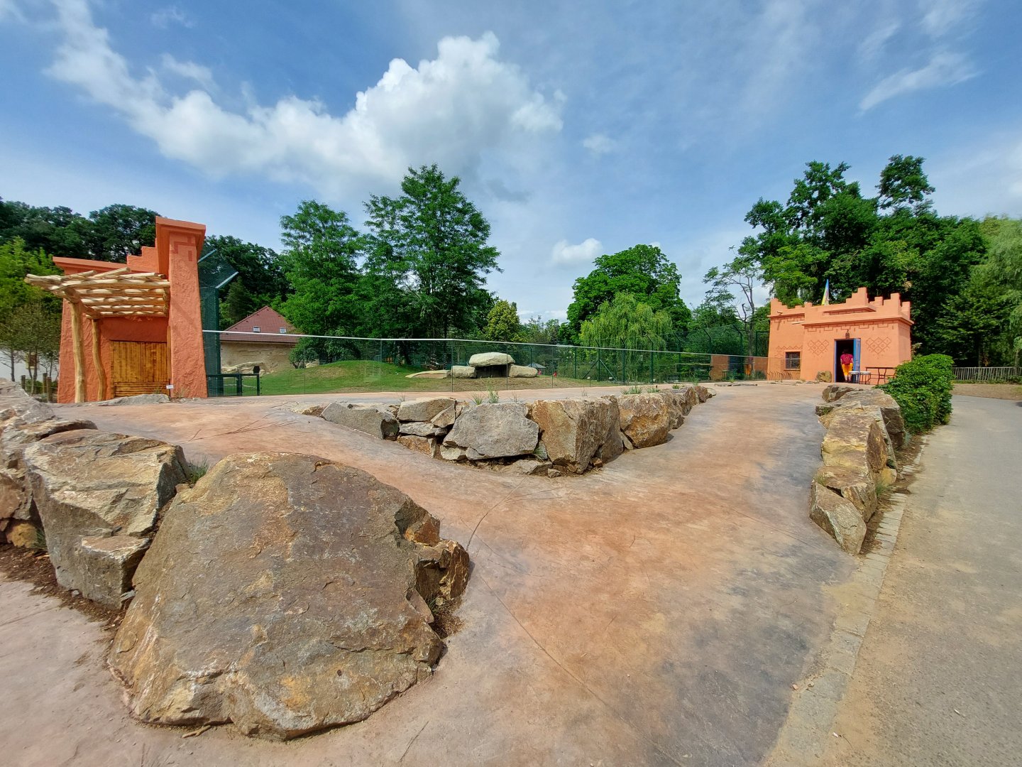 Lion exhibit reconstruction - central viewing platform