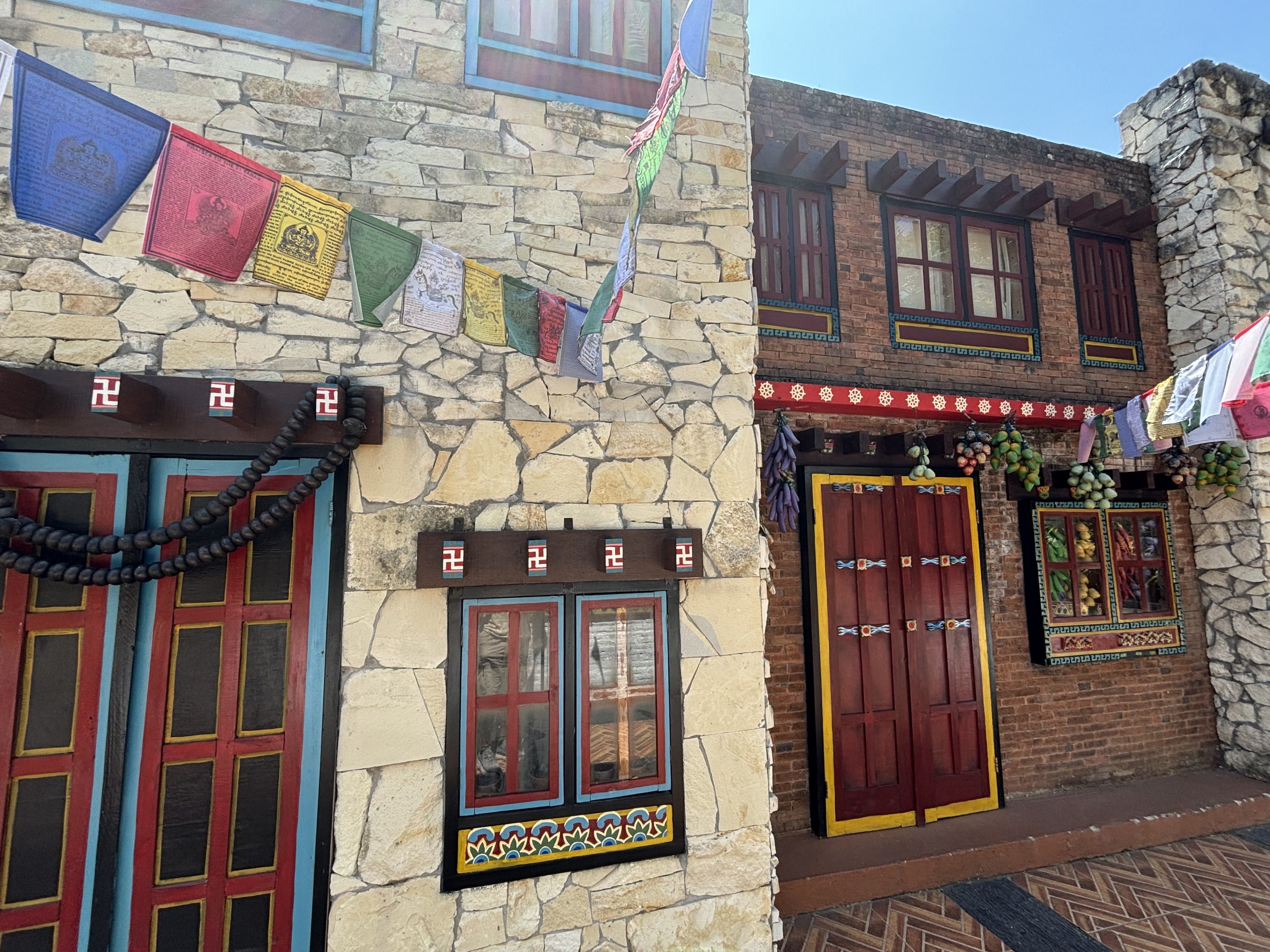 Lion + Snow Leopard Complex