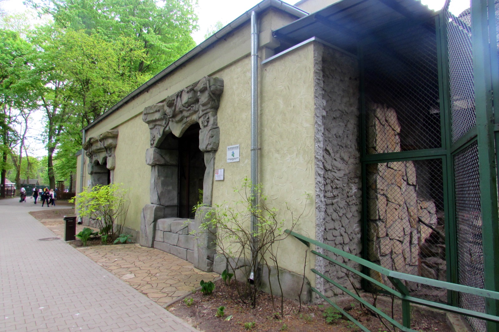 Lion-tailed Macaque indoor exhibit - 05/2015