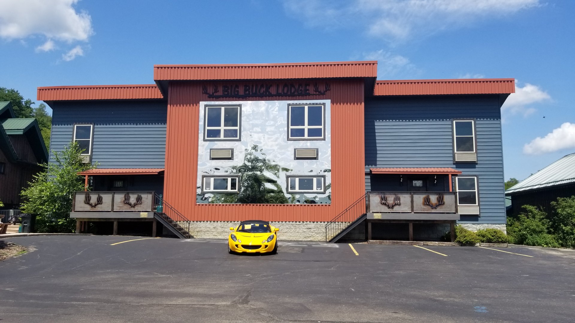 Living Treasures LH - Cabins, car for sale