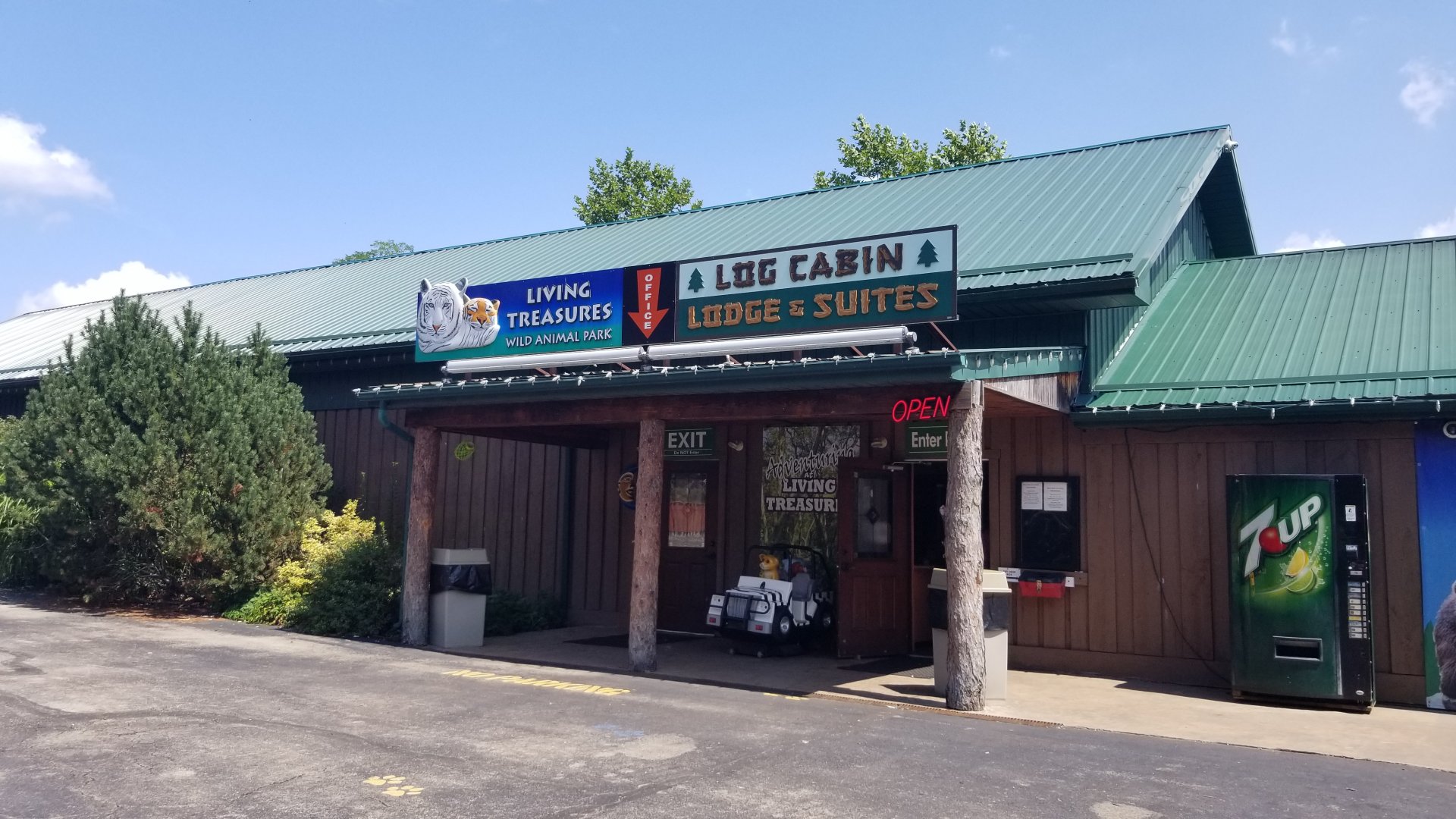 Living Treasures LH - Entrance