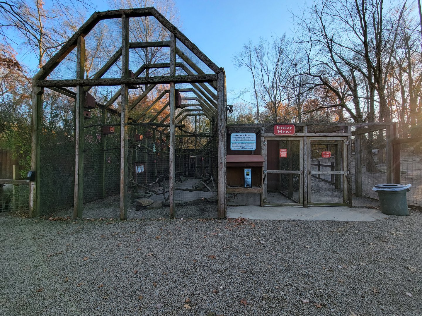 Living Treasures Moraine - Australian aviary and entrance to kangaroos