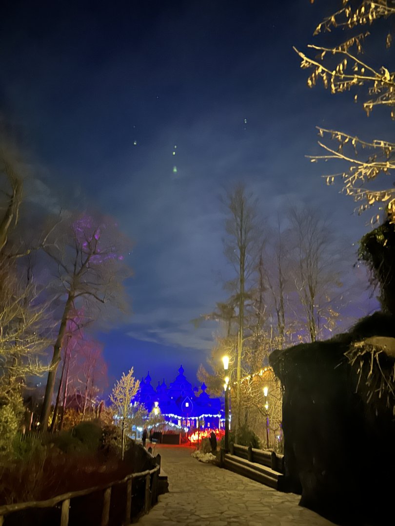 L’Izba ‘by night’