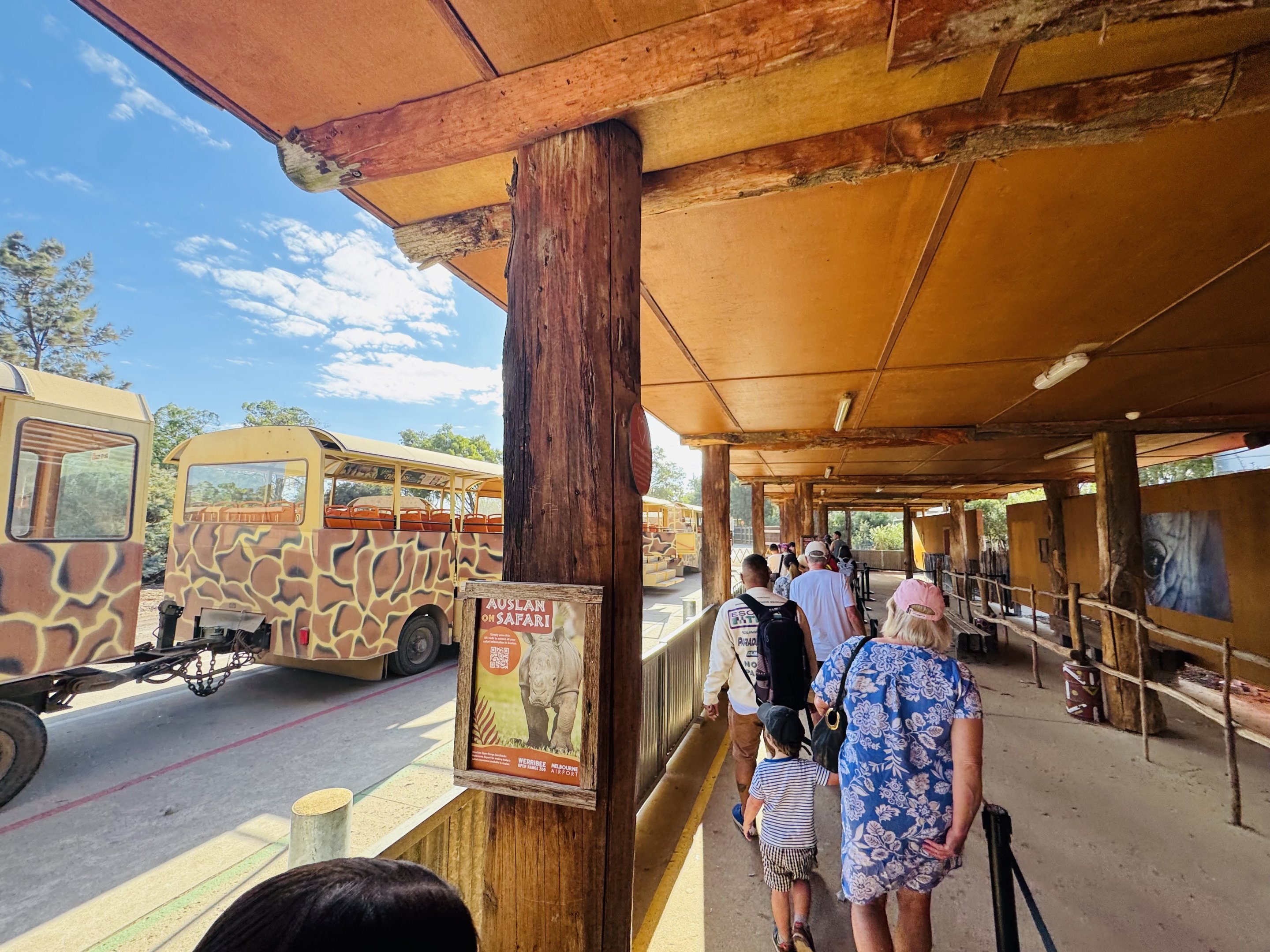 Loading station for safari buses