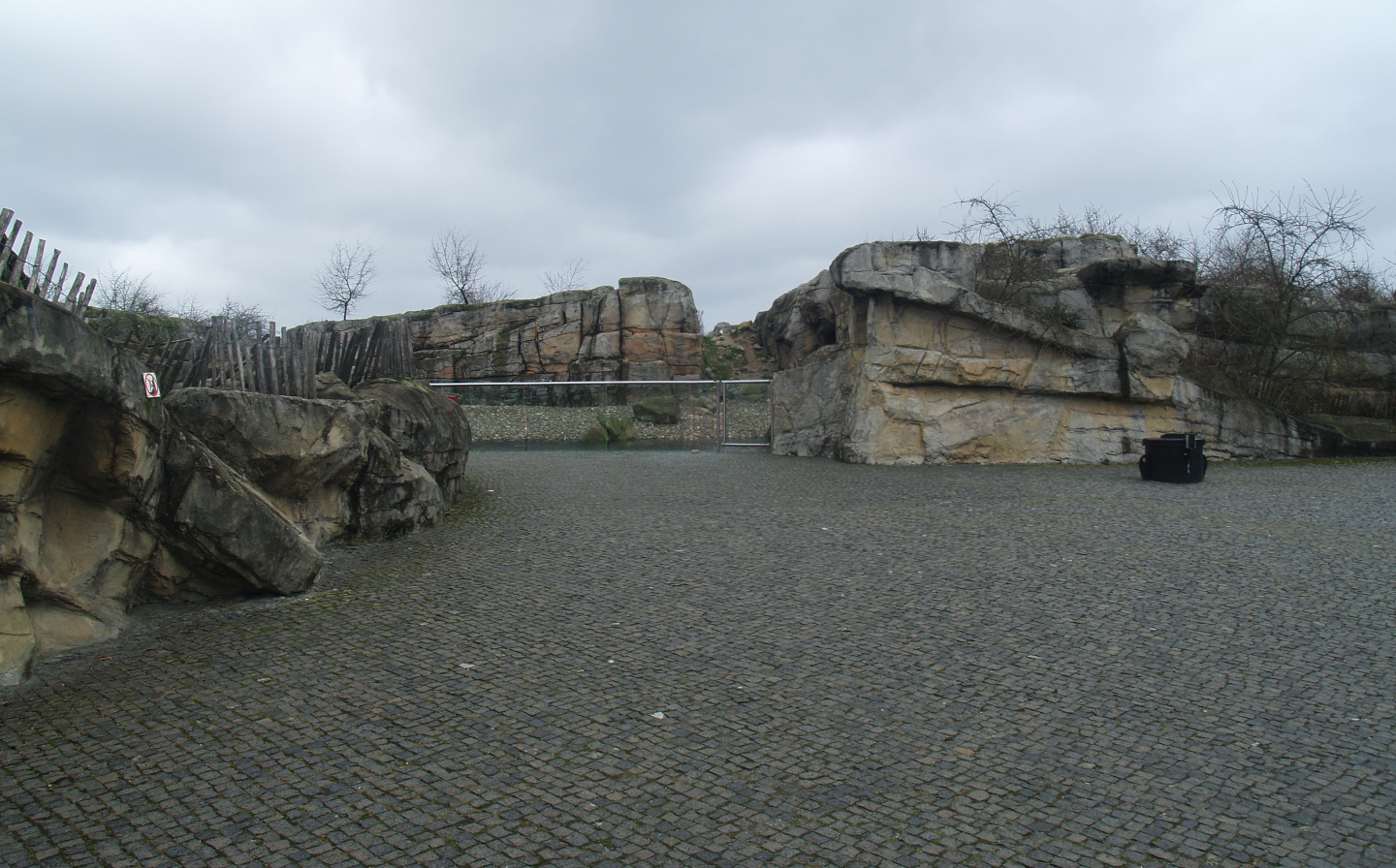 Location Es walkway and park view, 2008-03-01