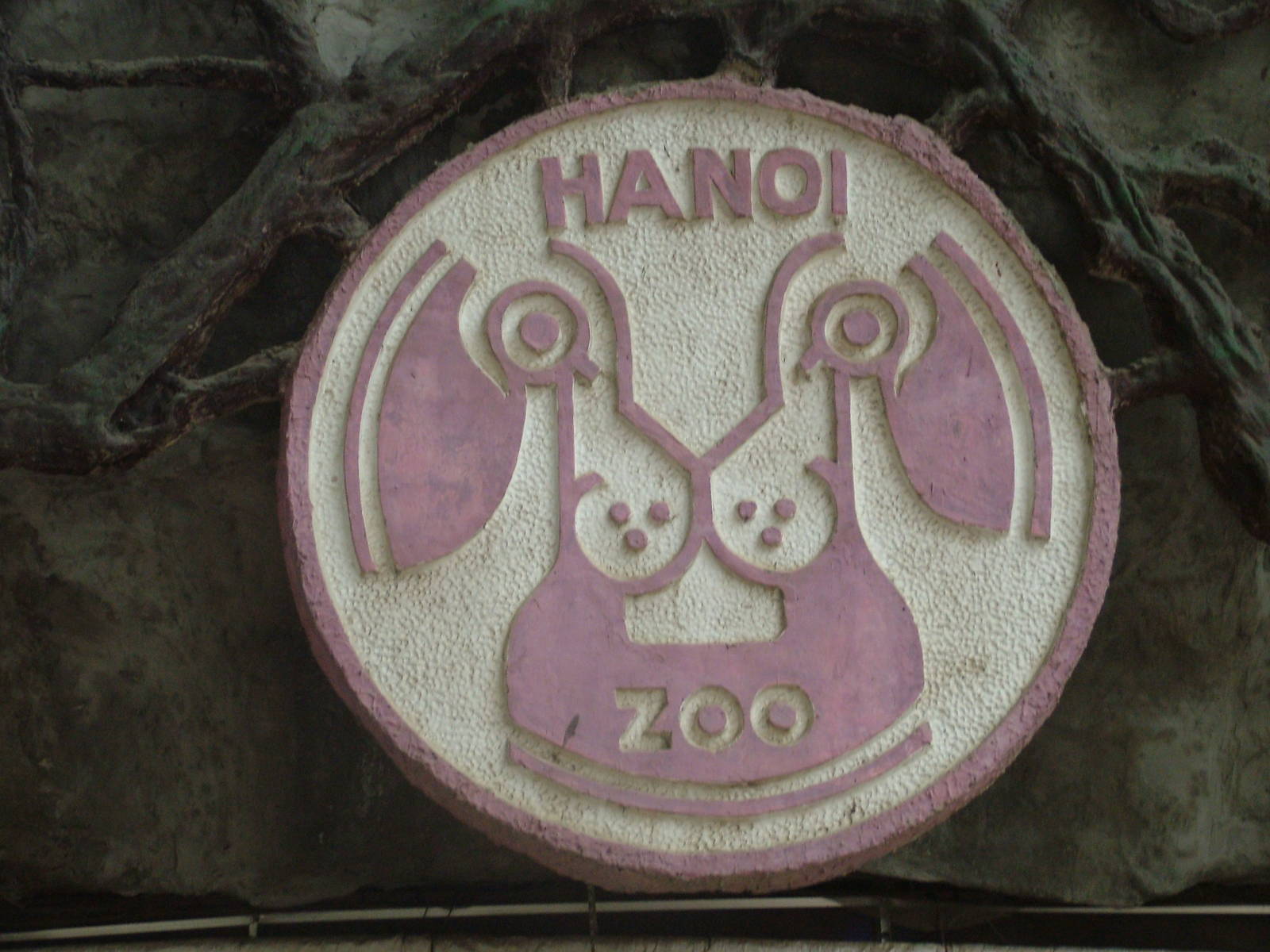 Logo at Hanoi Zoo, 15/03/12