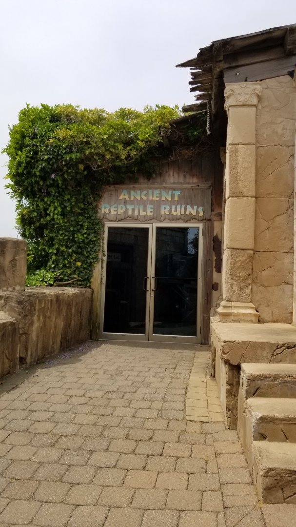 Long Island Aquarium - Ancient Reptile Ruins