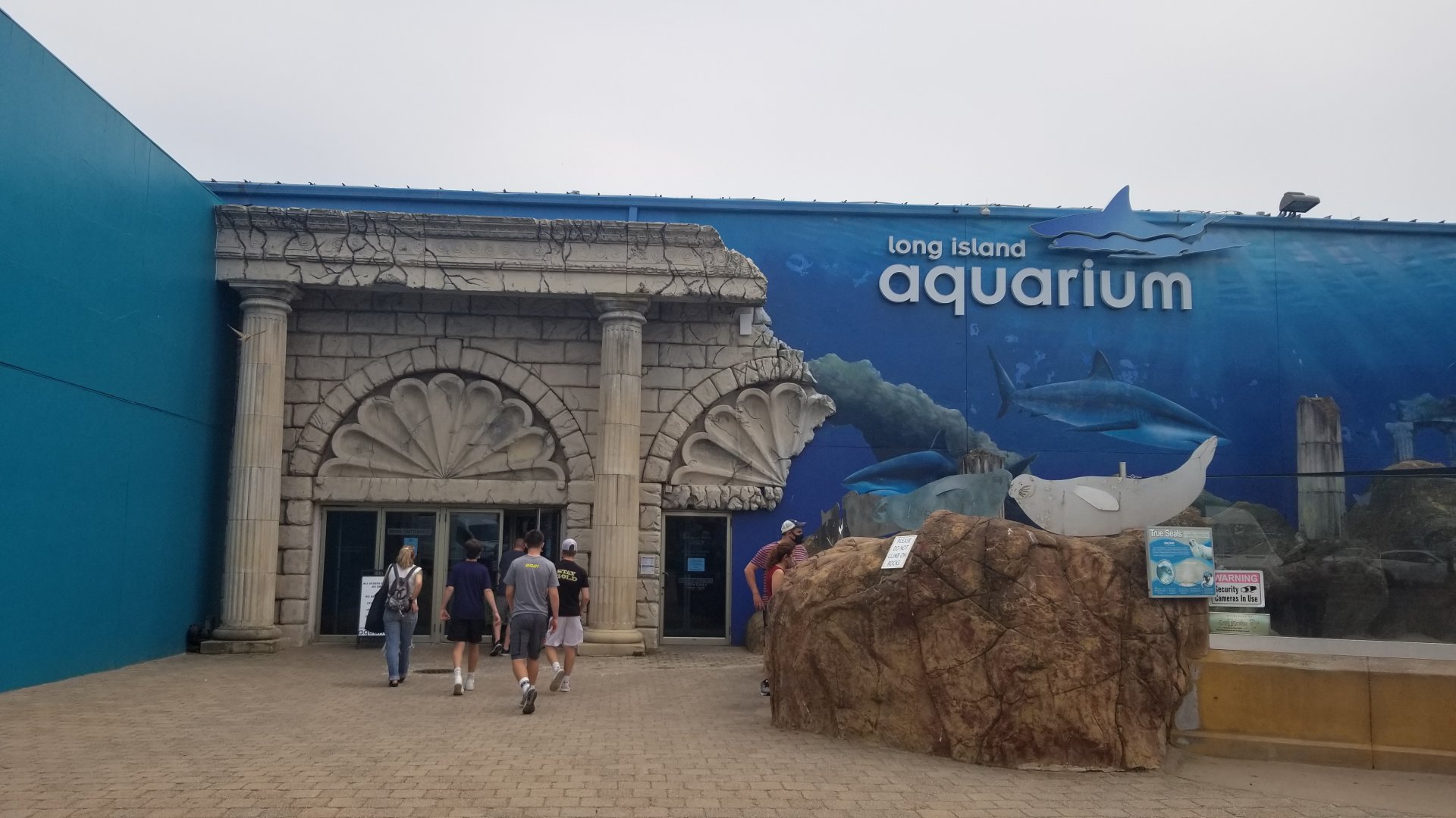 Long Island Aquarium - Entrance
