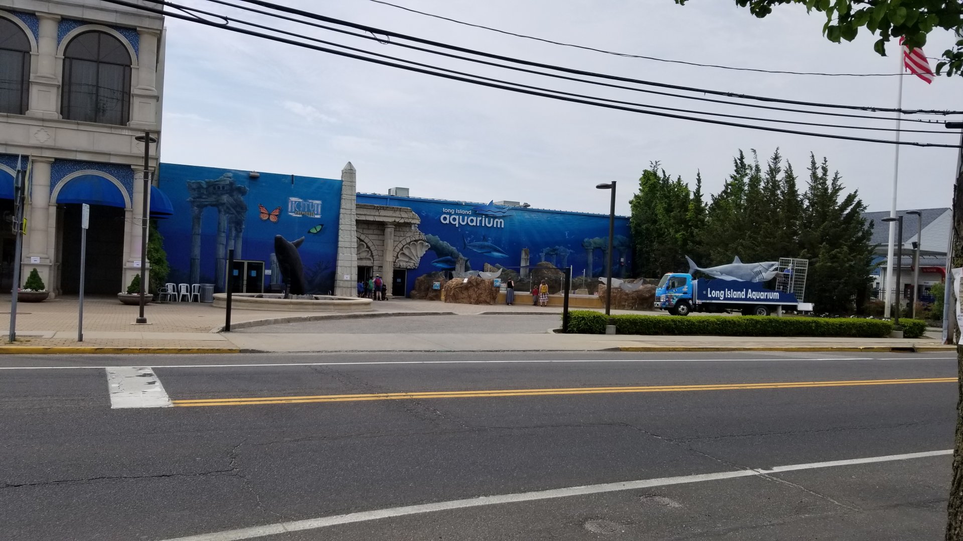 Long Island Aquarium - From across the street