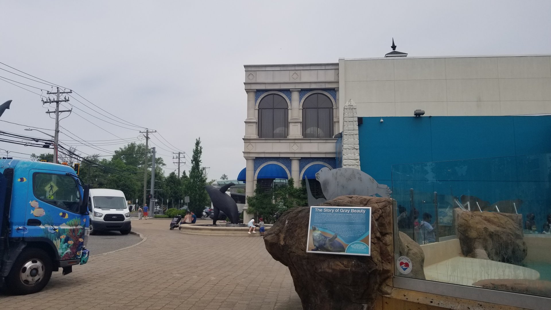Long Island Aquarium - Front area