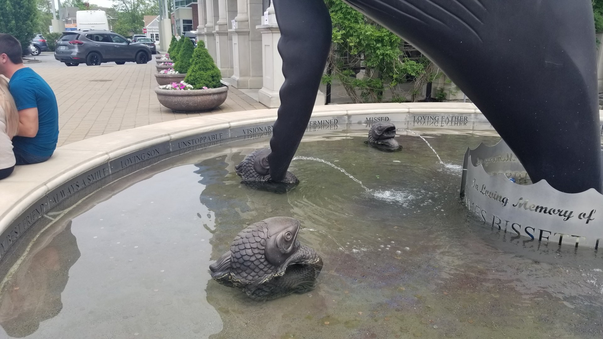 Long Island Aquarium - Humpback statue memorial
