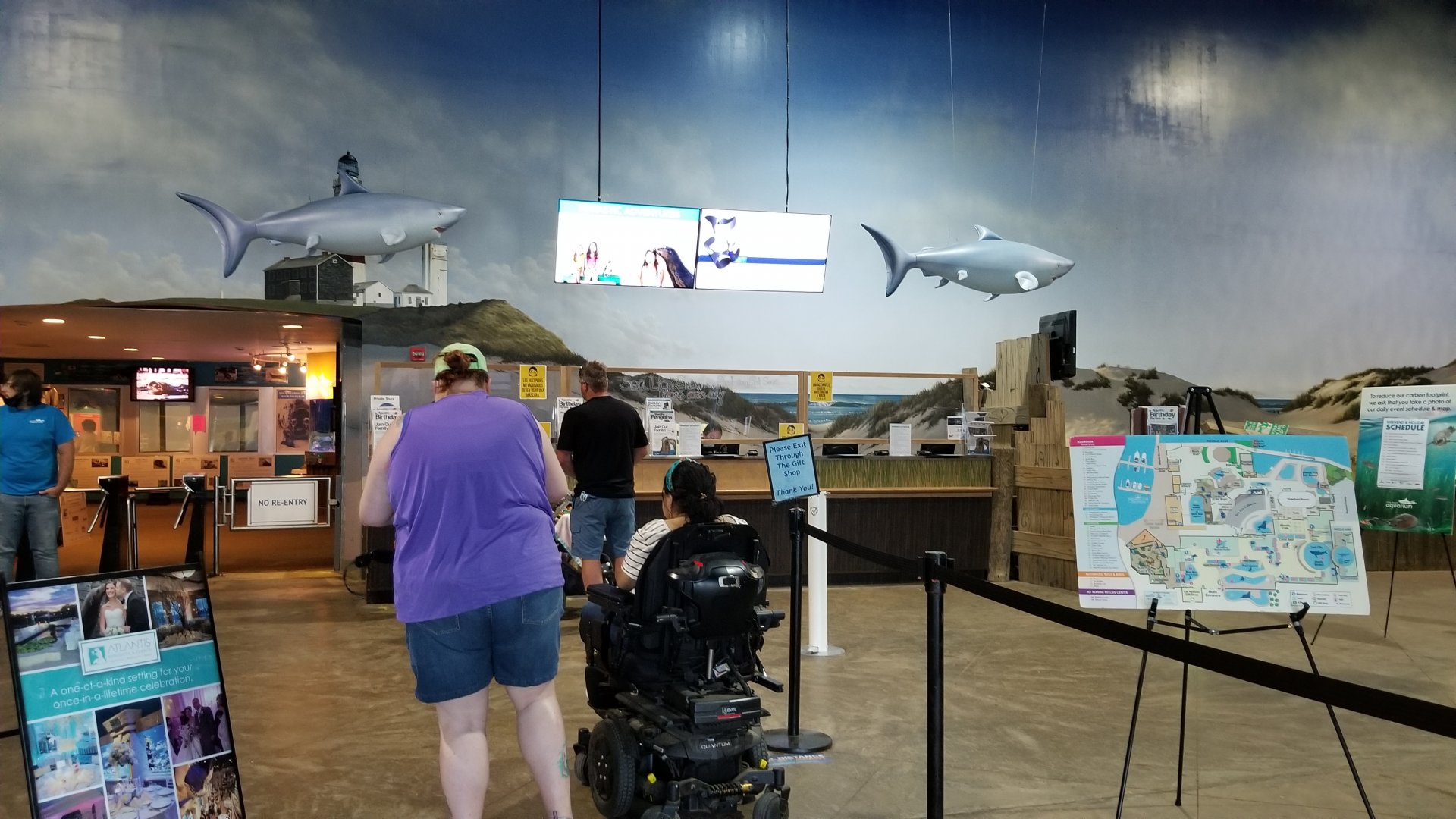 Long Island Aquarium - Inside entrance