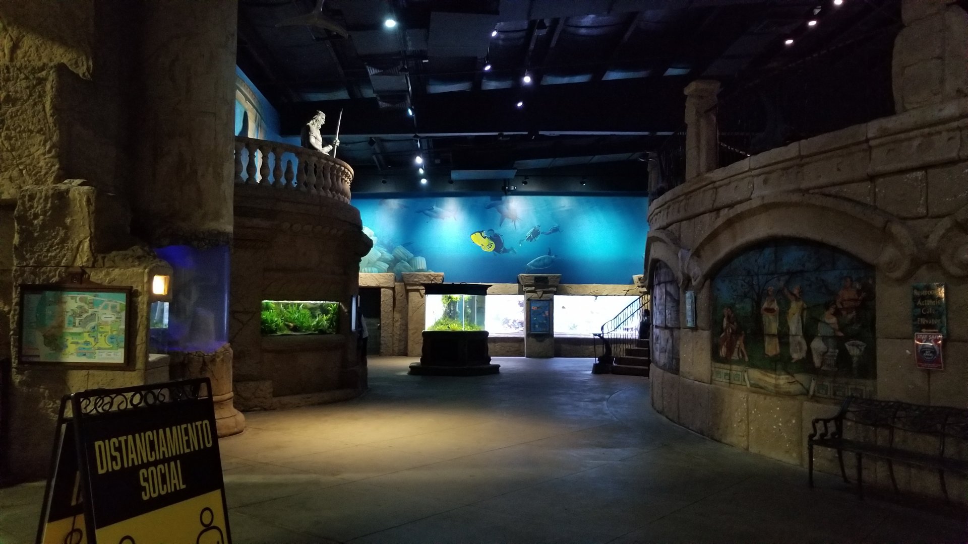 Long Island Aquarium - Main atlantis room