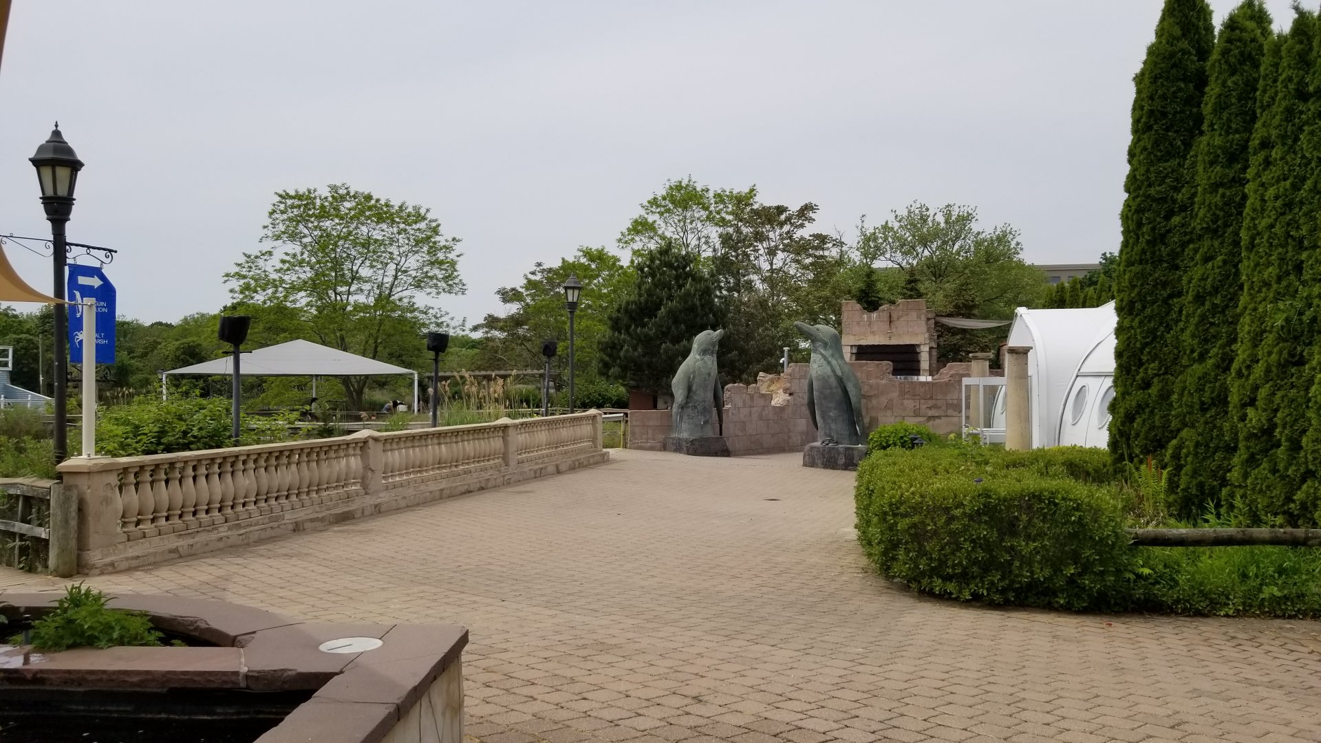 Long Island Aquarium - Marsh on left, penguins in front, sea lions on right