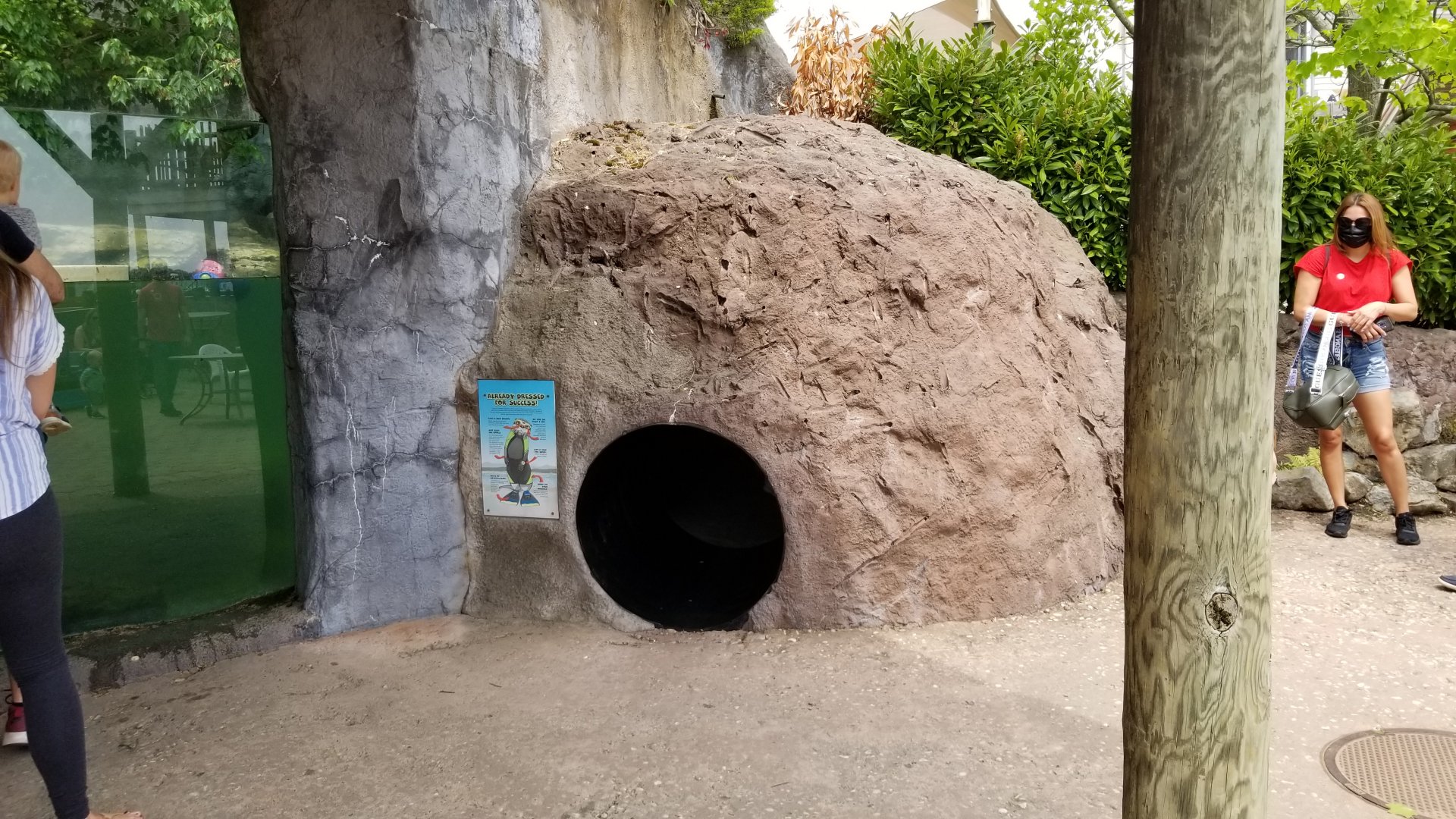 Long Island Aquarium - NARO otter falls, kid tunnel
