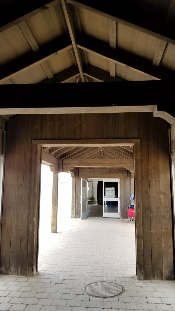 Long Island Aquarium - Outside cafe doors in previous photo