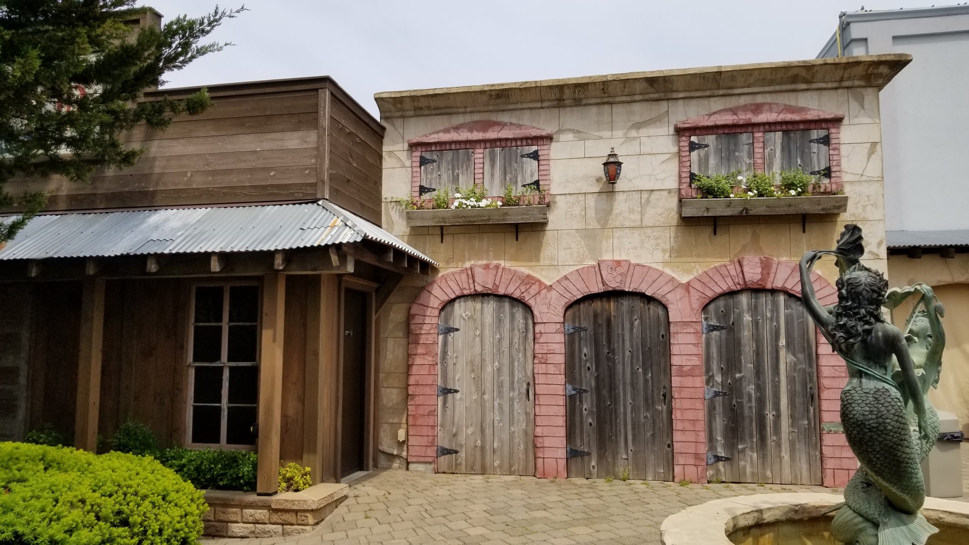 Long Island Aquarium - Patio