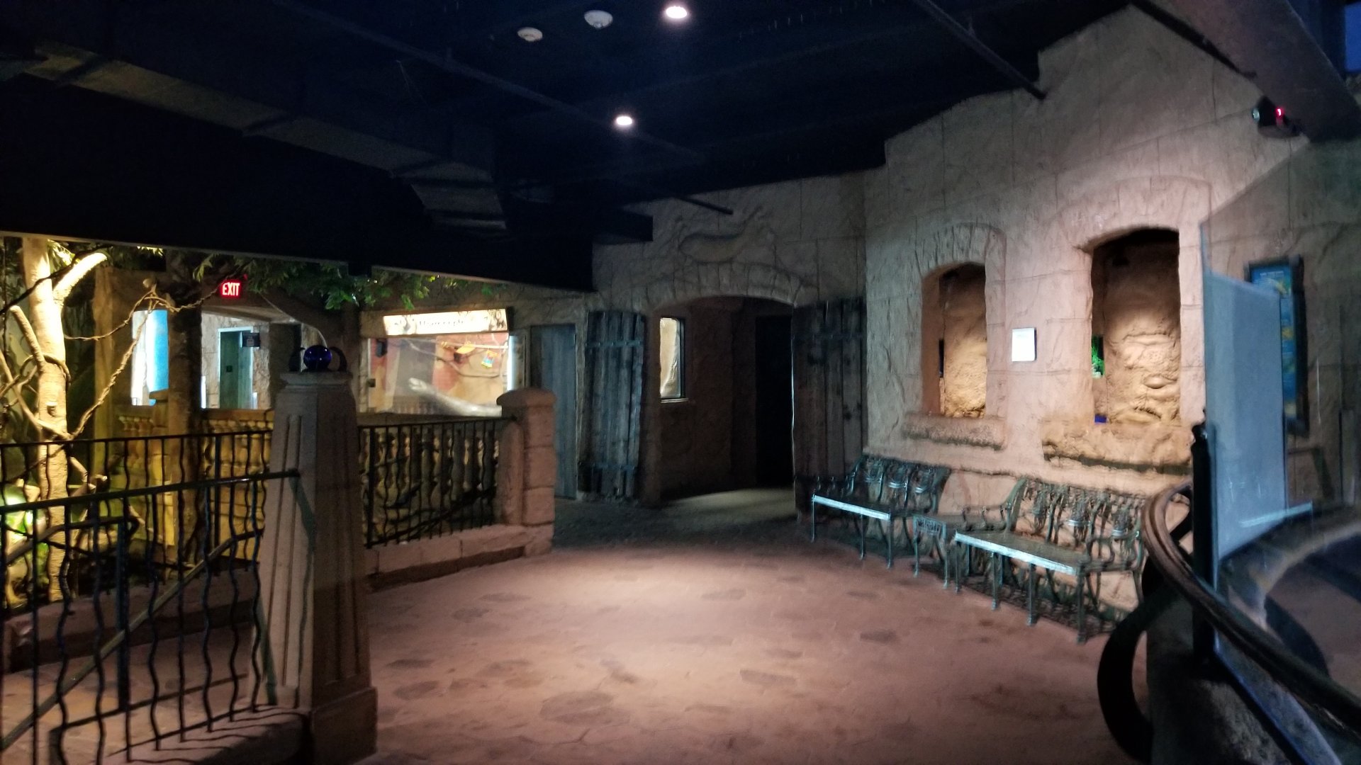 Long Island Aquarium - Poseidon's Treasure Room