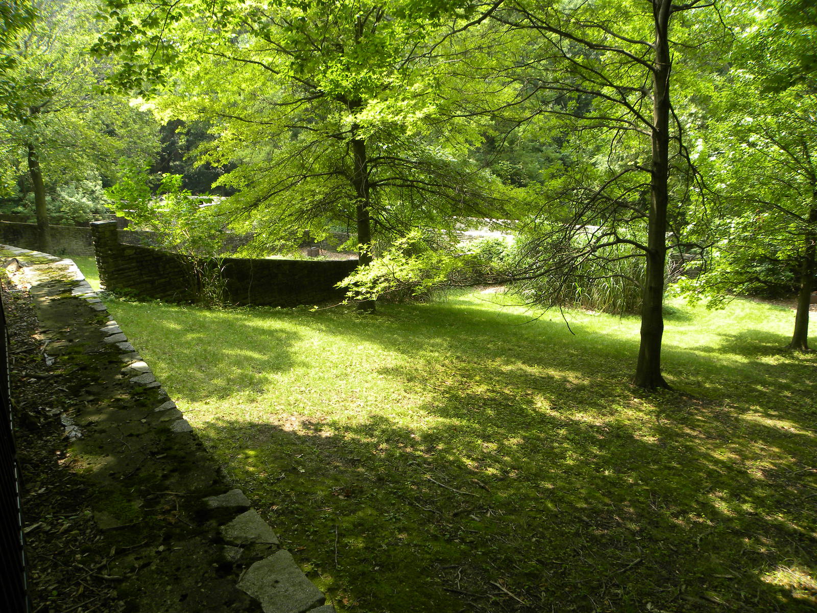 Long walk from exhibits to front