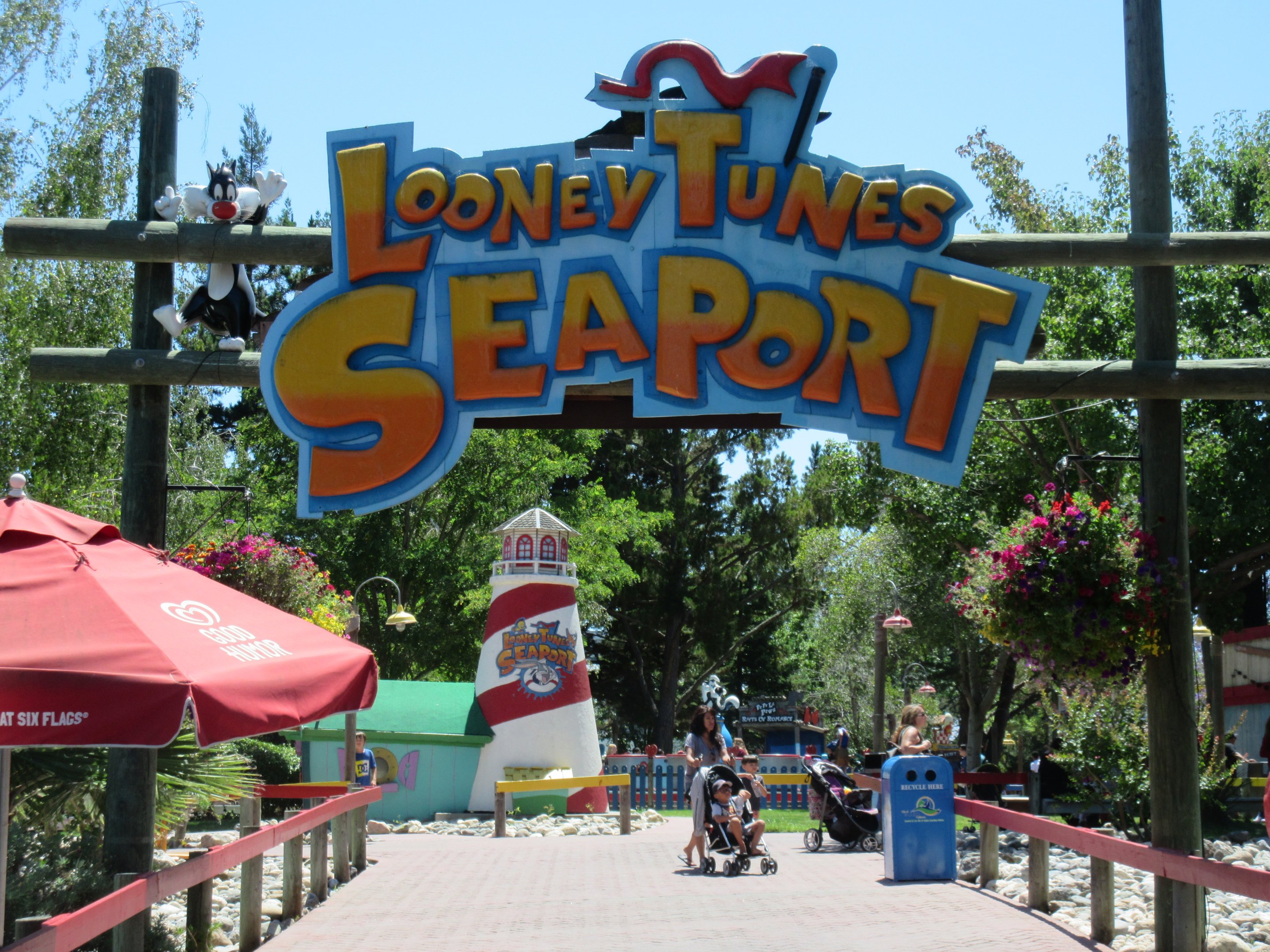 Looney Tunes Kiddie Zone - Entrance