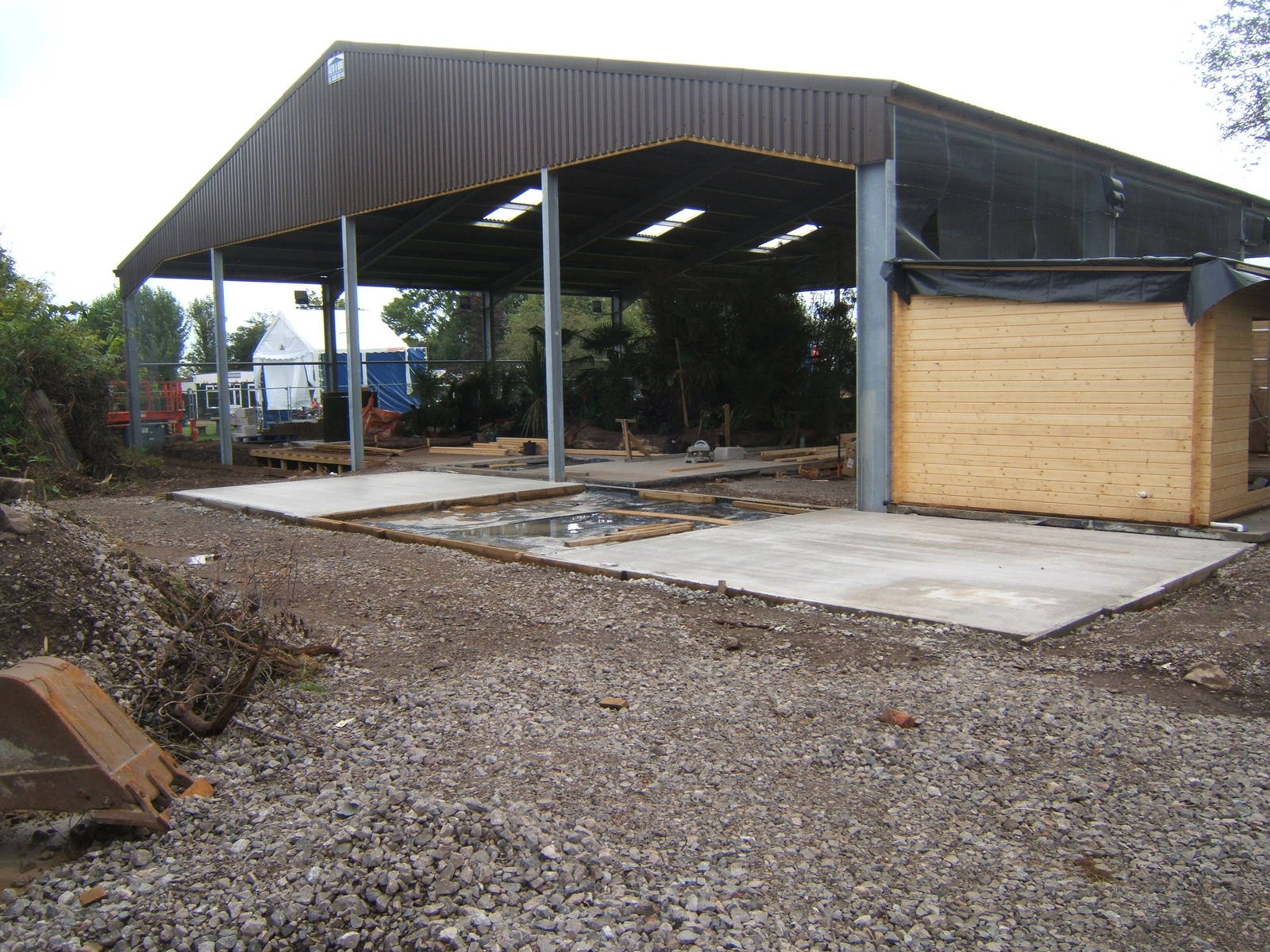 Lorikeet Aviary still under-construction