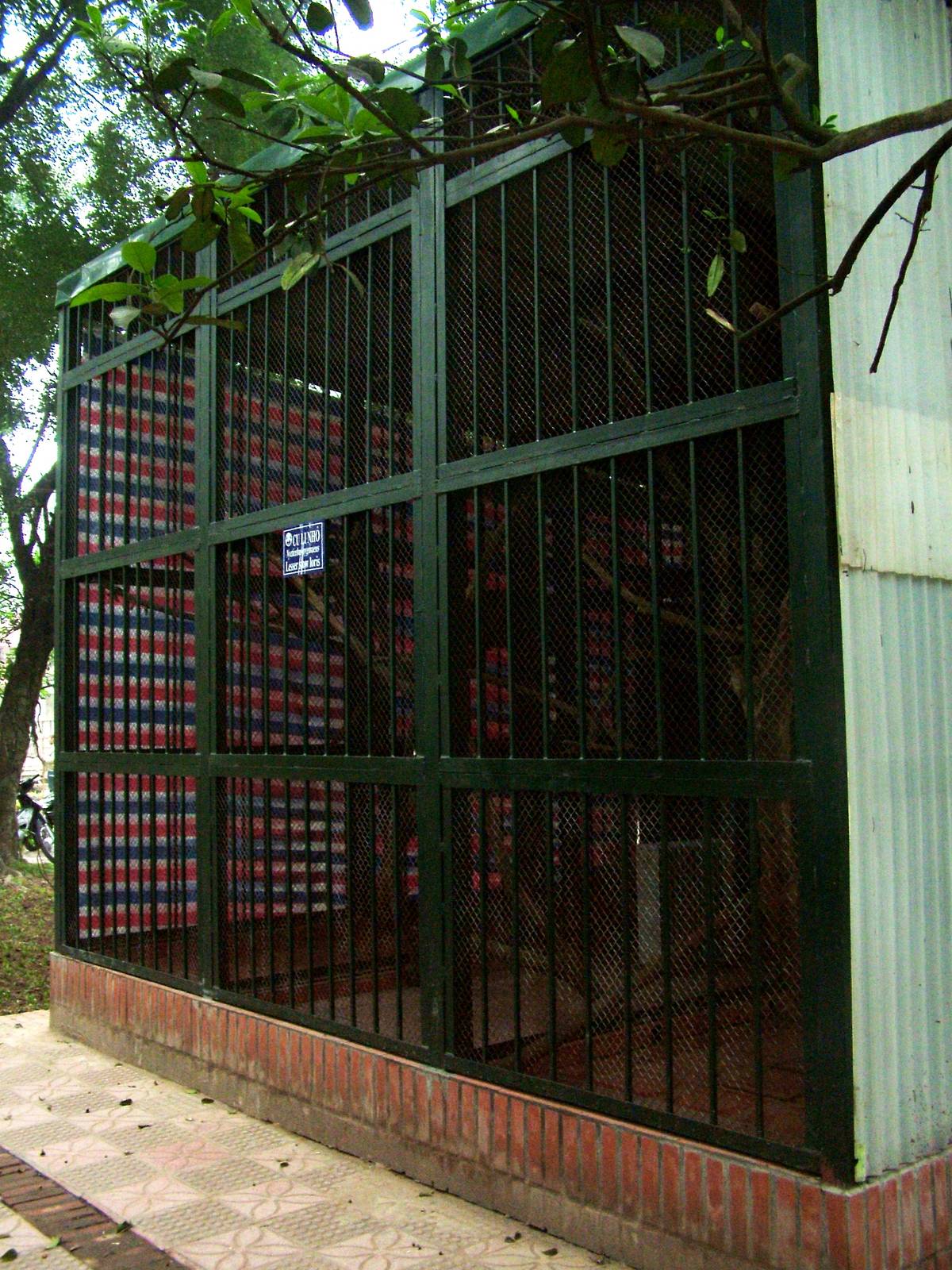 Loris Exhibit at Hanoi Zoo, 15/03/12