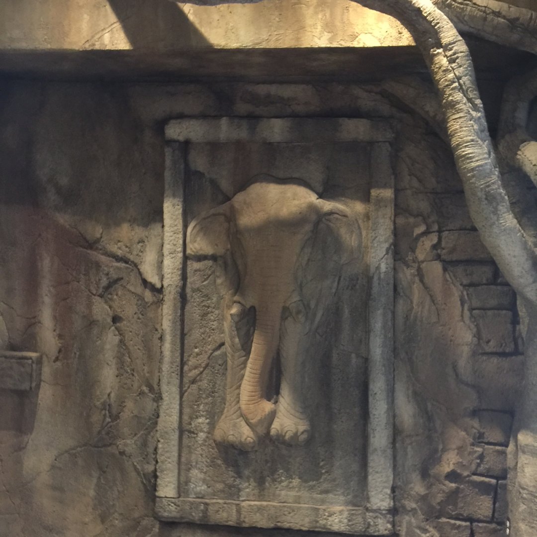 Lost Kingdom - building interior decoration