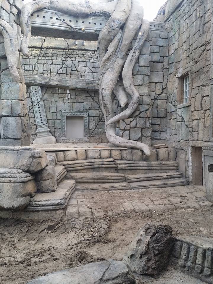 Lost Kingdom - Komodo dragon outdoor exhibit