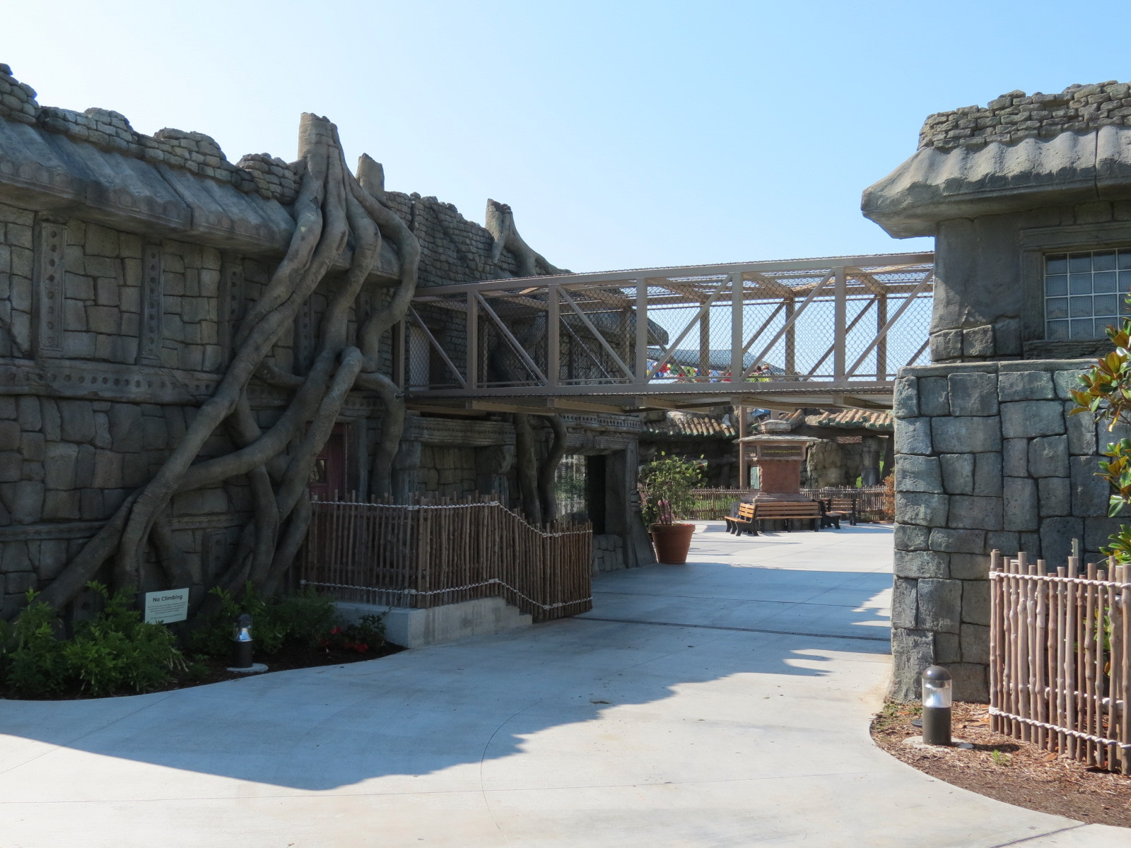 Lost Kingdom - Malayan Tiger Exhibit 2 - Overhead Transfer Chute
