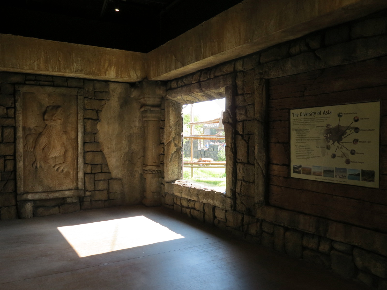 Lost Kingdom - Viewing Building Interior - Siamang Exhibit Window