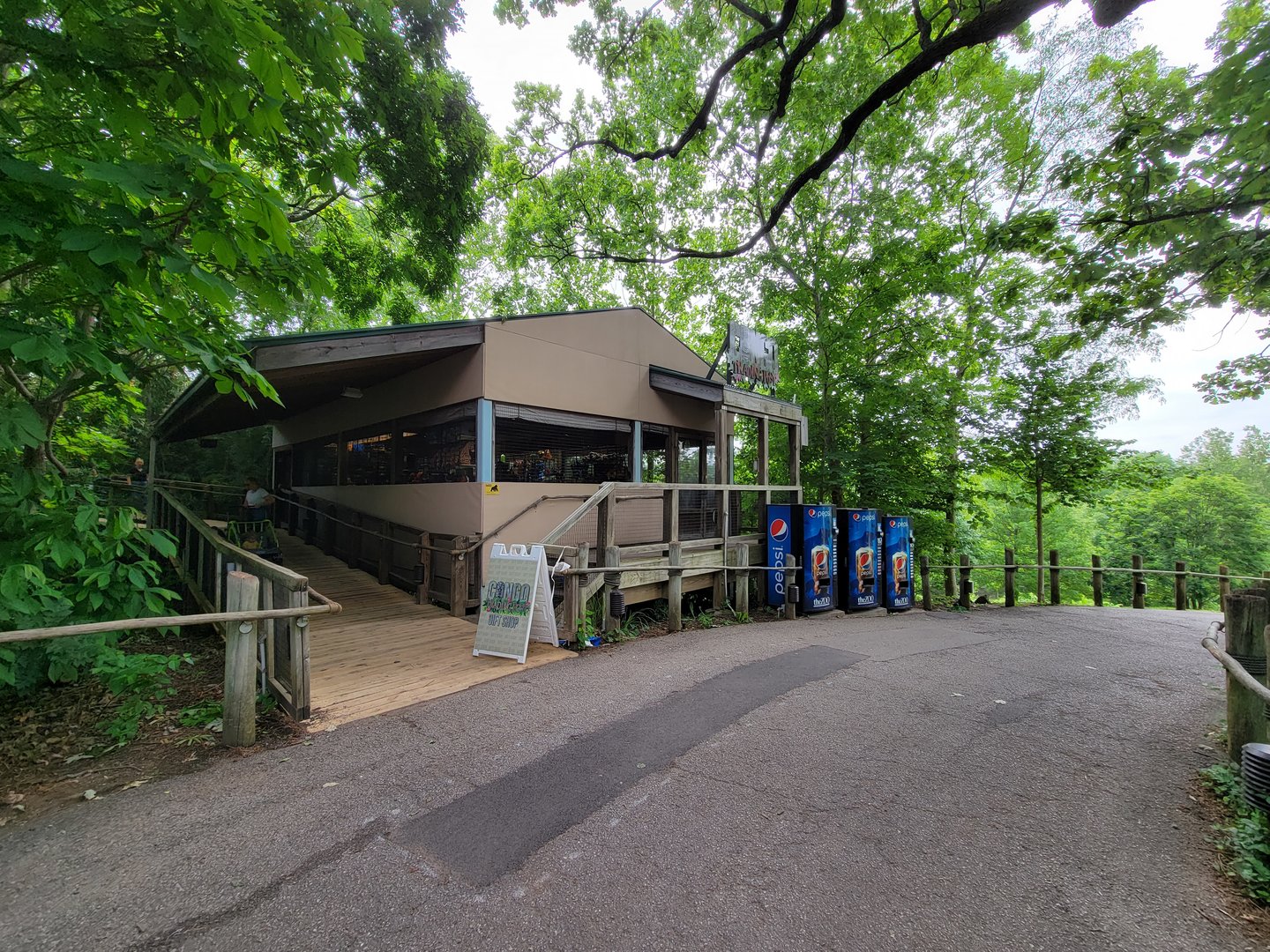 Louisville 5/22 - Congo gift shop