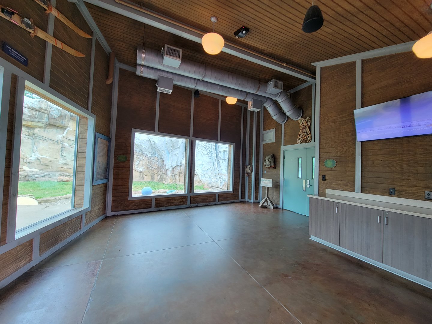 Louisville 5/22 - Glacier Run "community center", polar bear / brown bear exhibit