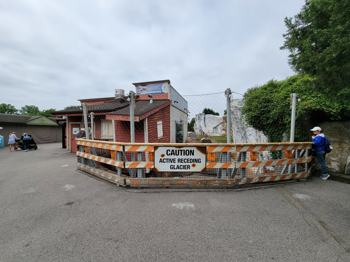 Louisville 5/22 - Glacier Run, left end of bear main yard