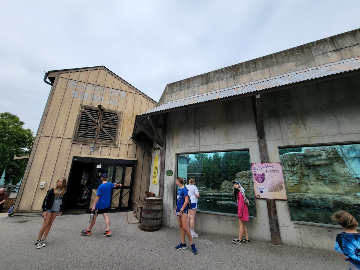 Louisville 5/22 - Glacier Run, polar bear / brown bear exhibit, another viewing room ahead