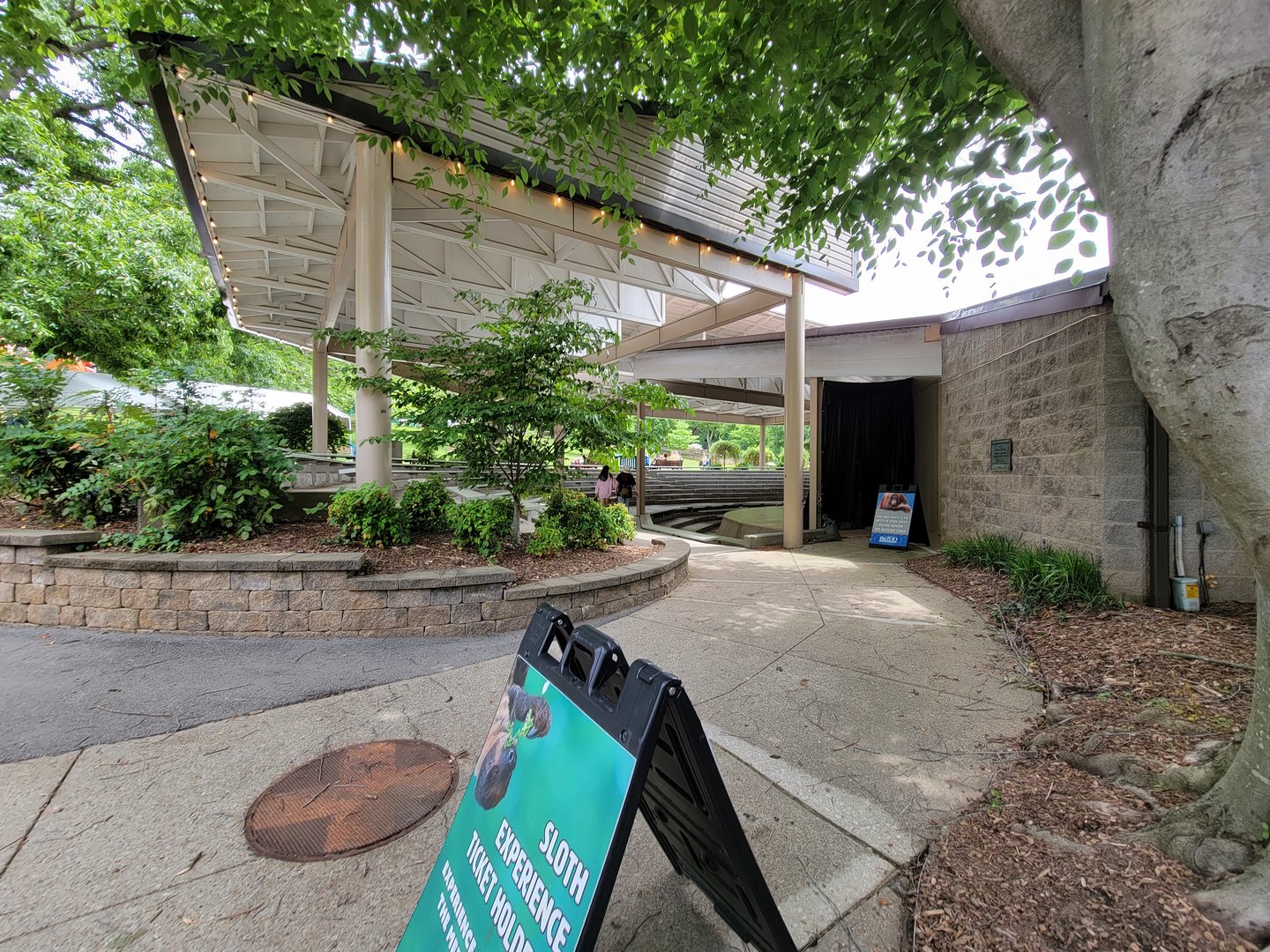 Louisville 5/22 - Metazoo, amphitheater outside