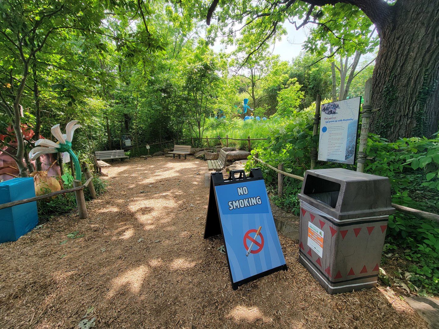 Louisville 5/22 - Quiet area by Congo gift shop