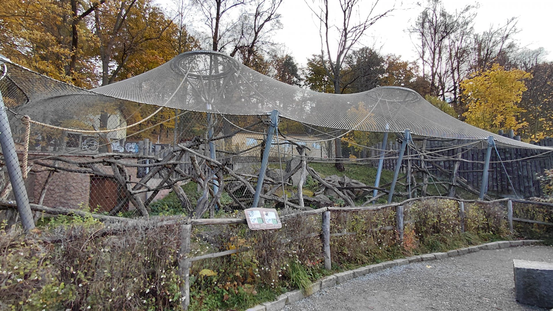 Lowe's monkey/colobus indoor exhibit