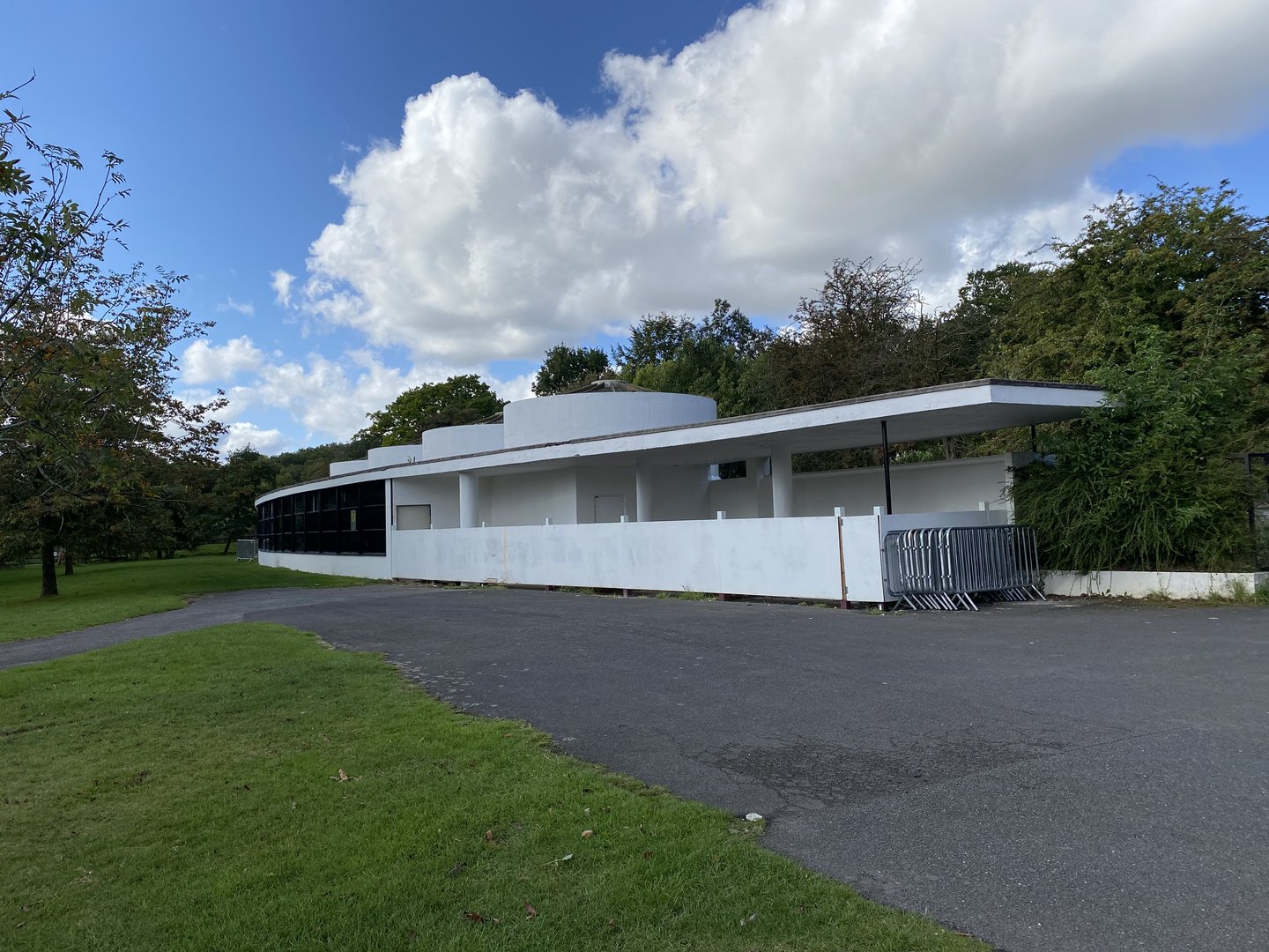 Lubetkin elephant house, ZSL Whipsnade, UK