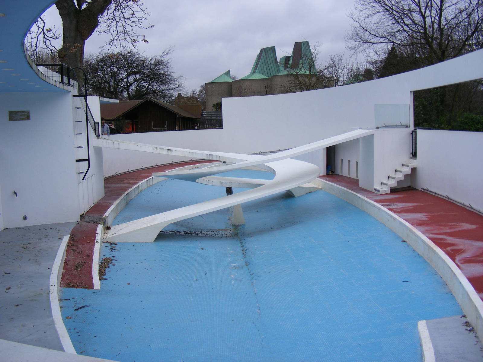 Lubetkin Penguin Pool at London Zoo, 15 January 2011