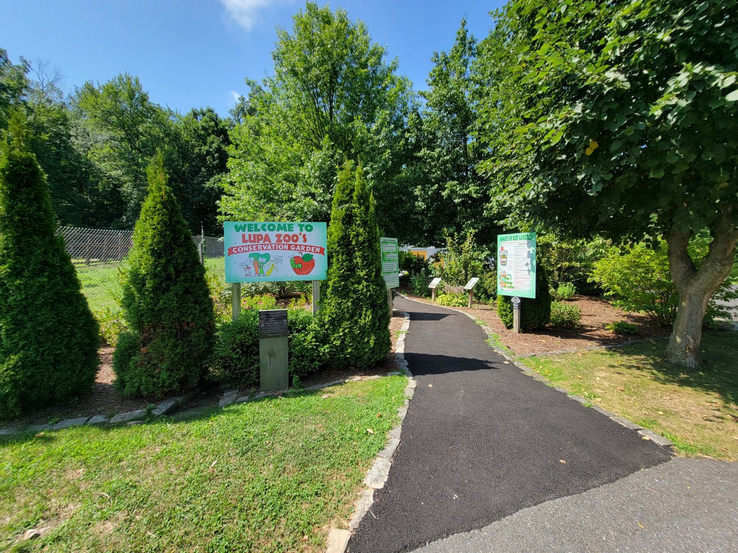 Lupa Zoo - Conservation garden