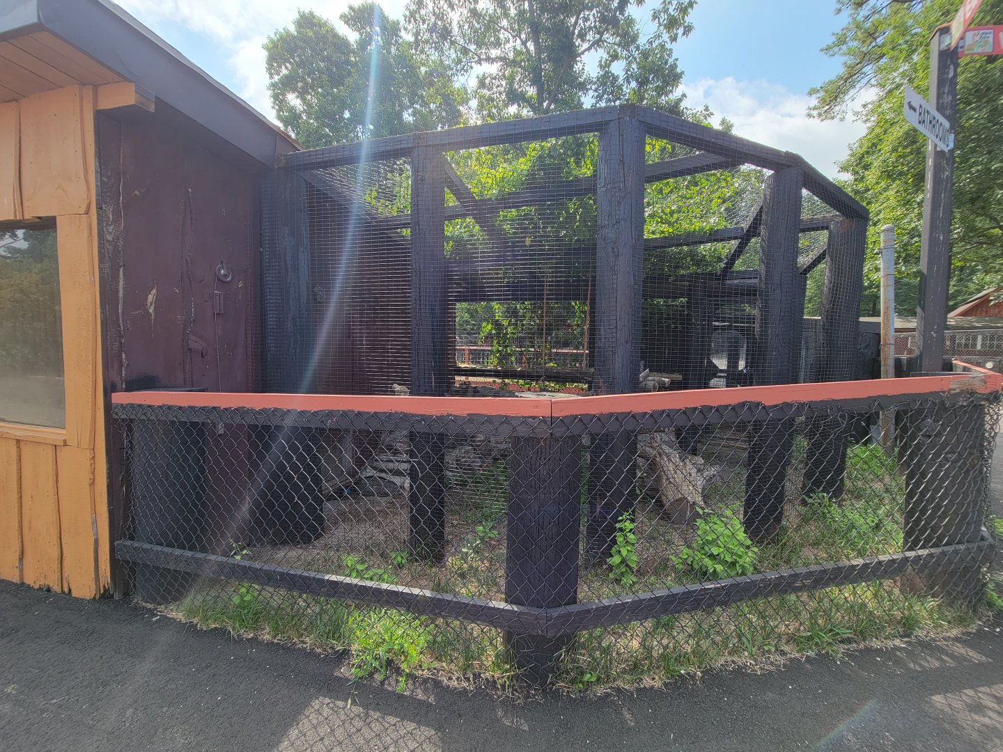 Lupa Zoo - Empty, maybe? Couldn't see anything, anyway