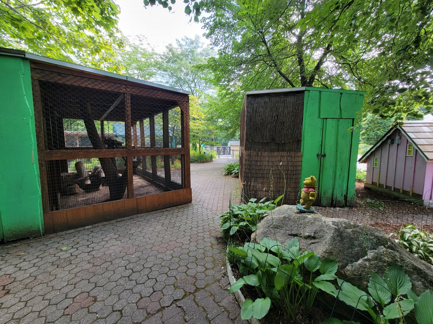 Lupa Zoo - Front exhibits
