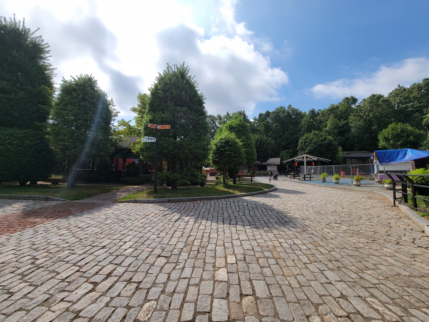 Lupa Zoo - Main path