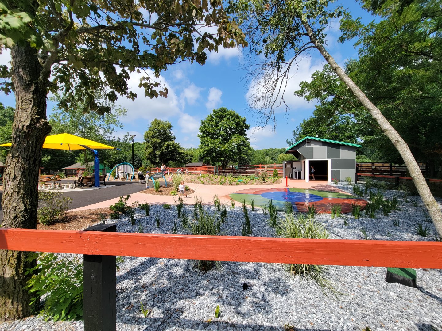 Lupa Zoo - New bathroom building, splash pad